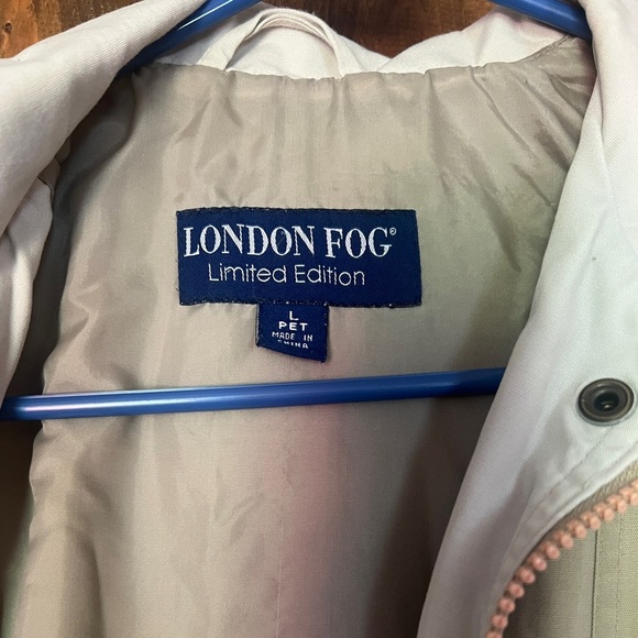 Women’s London Fog Limited Tan Lightweight Rain Jacket Petite Large - Picture 5 of 7